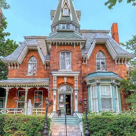 Hochelaga Inn Kingston Bagian luar foto