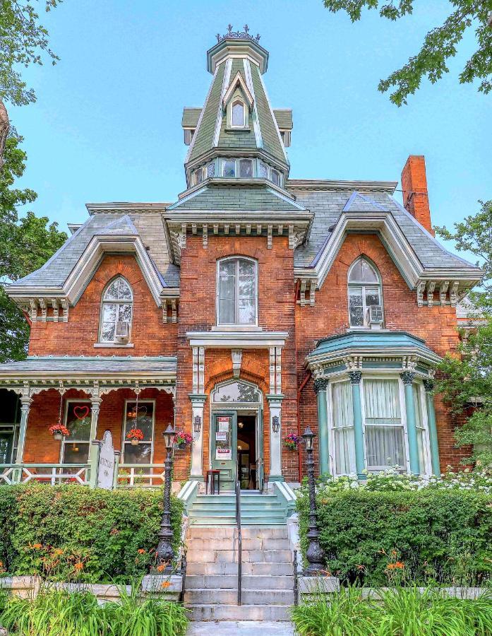 Hochelaga Inn Kingston Bagian luar foto
