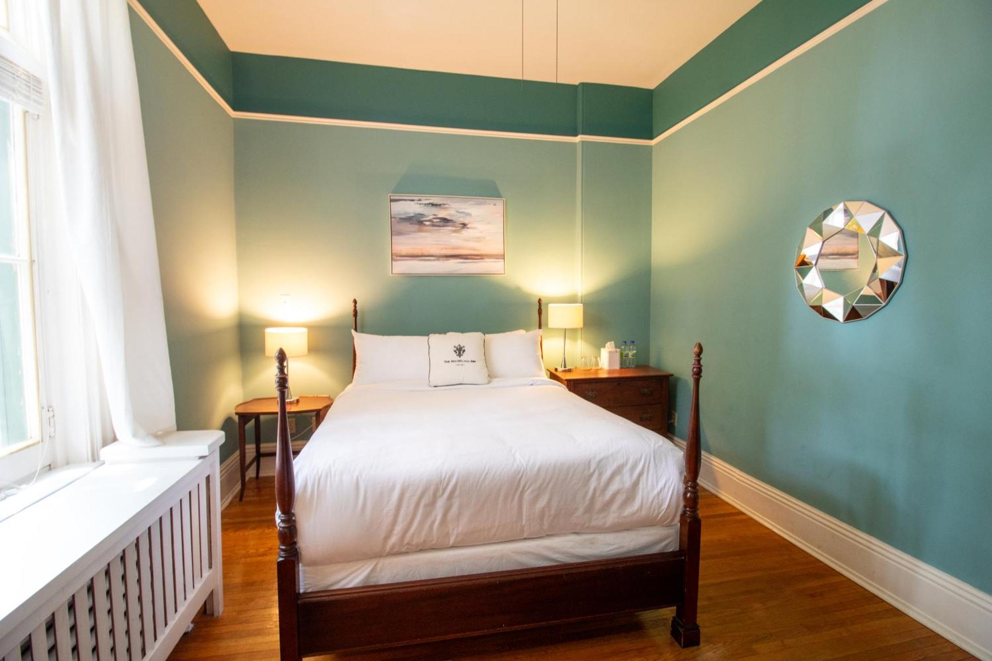 Hochelaga Inn Kingston Bagian luar foto