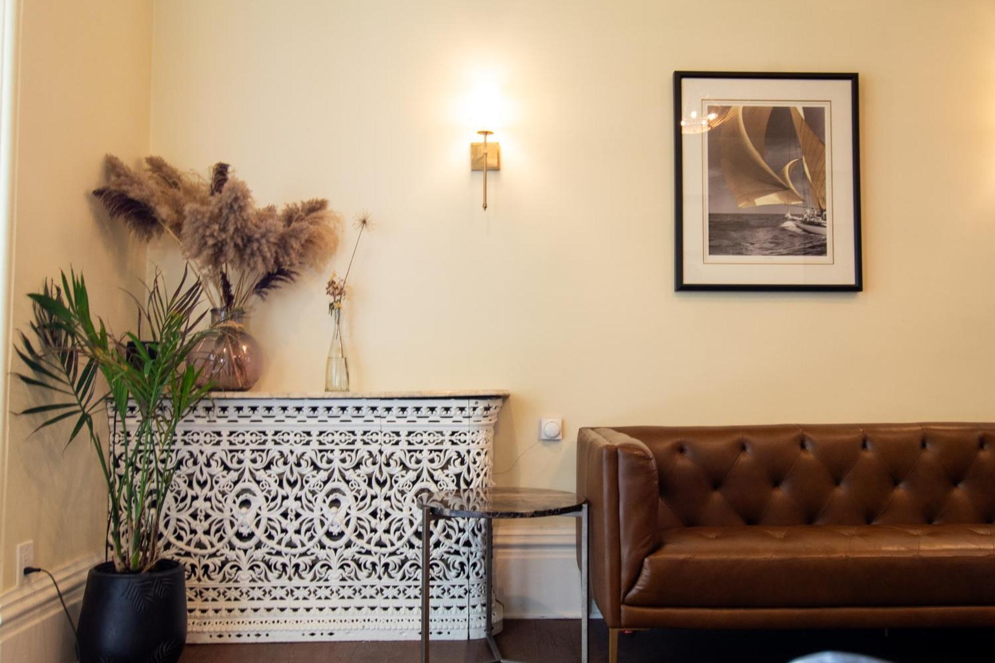 Hochelaga Inn Kingston Bagian luar foto
