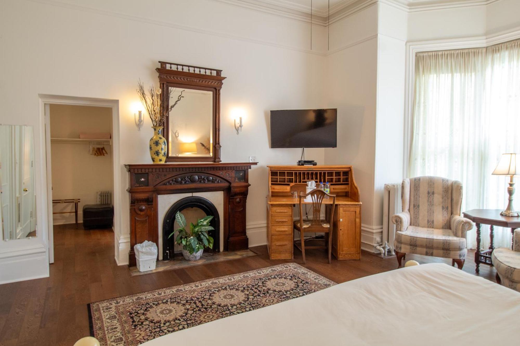 Hochelaga Inn Kingston Bagian luar foto