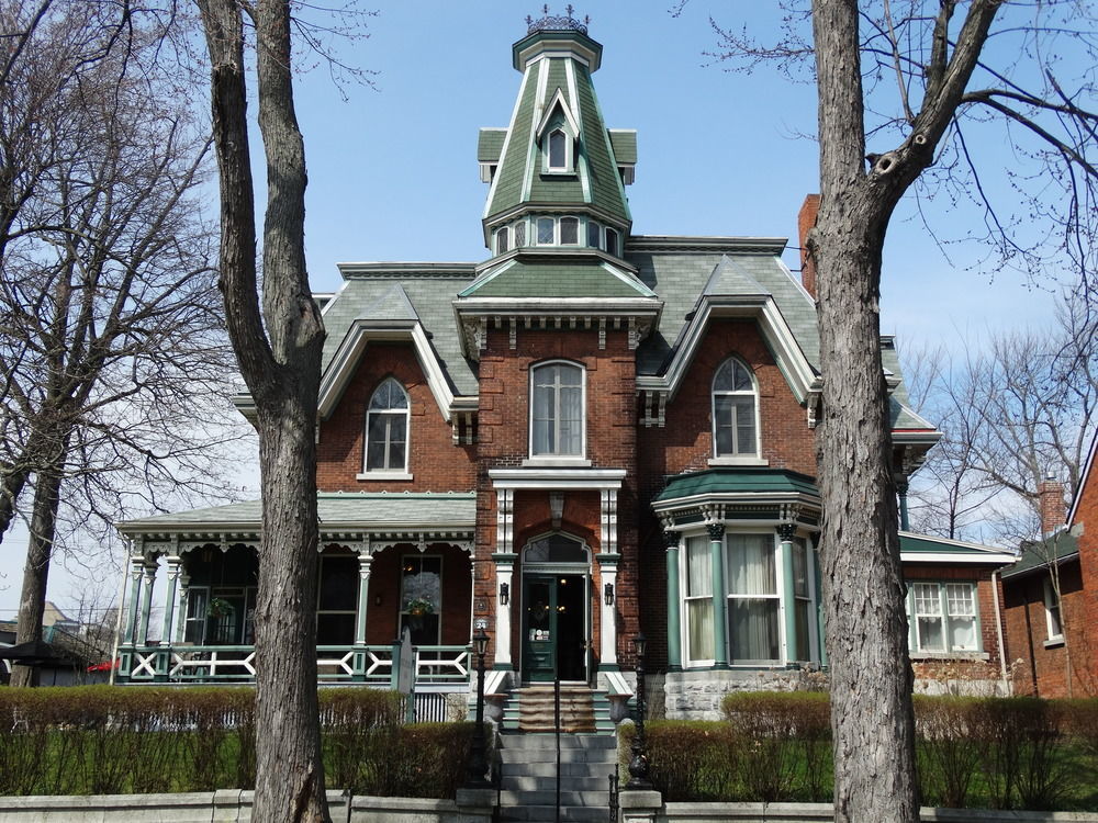 Hochelaga Inn Kingston Bagian luar foto